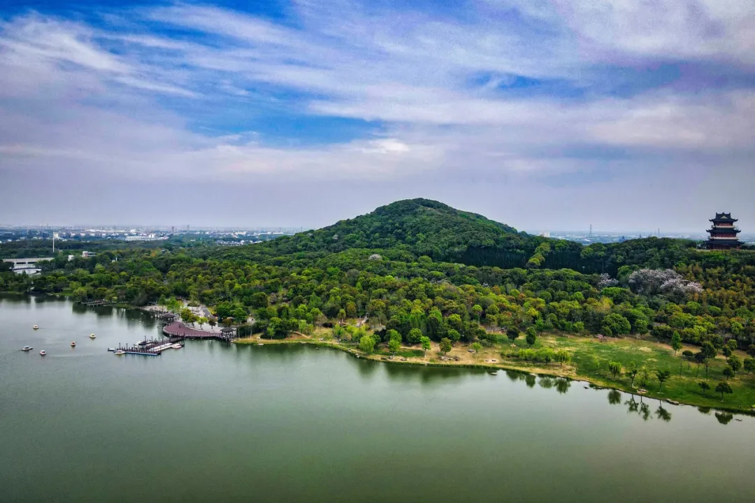 弗朗茨 | 湖山之畔的豪宅气象，重构生活的美学境界