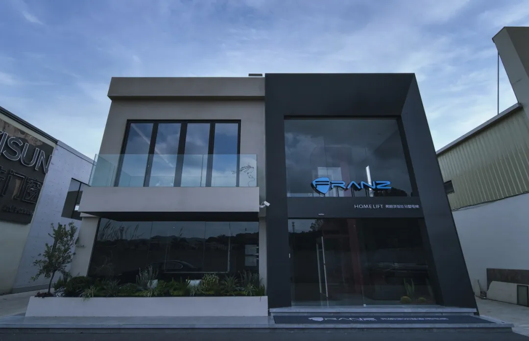 弗朗茨开店潮 | 江门展厅，理性空间中的深邃美学