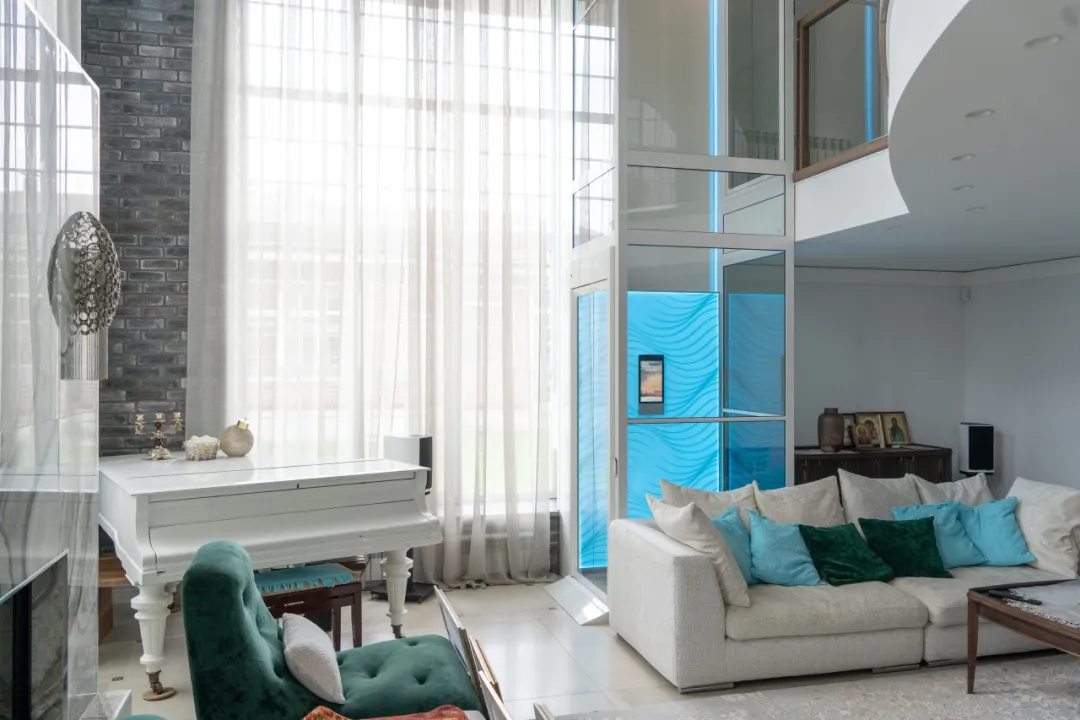 弗朗茨 | 莫斯科私家别墅的简约美学，奢享极致静谧